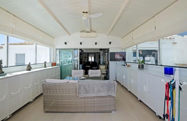 3 bedroom Penthouse for sale in Puerto Banus, Marbella with pool garage - € 1,197,000 (Ref: 9509458)