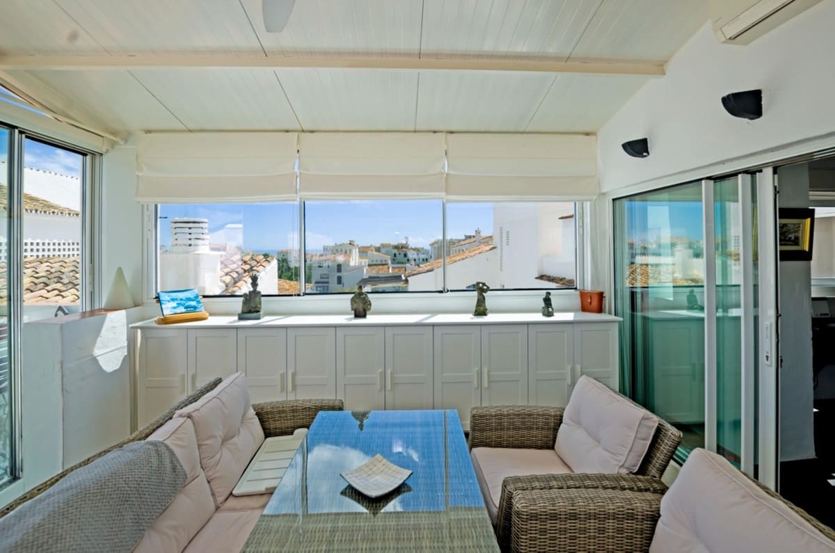 3 sypialnia Penthouse na sprzedaż w Puerto Banus z basenem garażem - 1 197 000 € (Ref: 9509458)