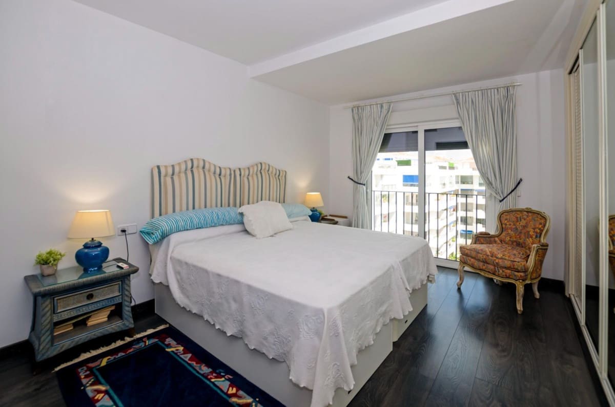 3 sypialnia Penthouse na sprzedaż w Puerto Banus z basenem garażem - 1 197 000 € (Ref: 9509458)