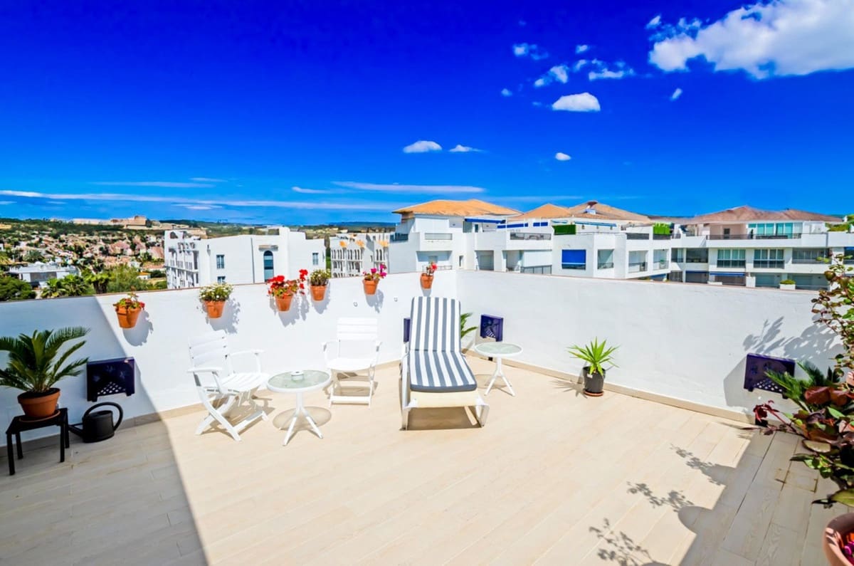 3 sypialnia Penthouse na sprzedaż w Puerto Banus z basenem garażem - 1 197 000 € (Ref: 9509458)