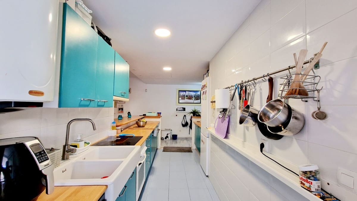 2 soverom Leilighet til salgs i Nueva Andalucia med svømmebasseng garasje - € 360 000 (Ref: 9509459)