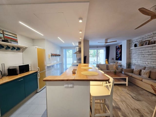 2 chambre Appartement à vendre à Nueva Andalucia, Marbella avec piscine garage - 360 000 € (Ref: 9509459)