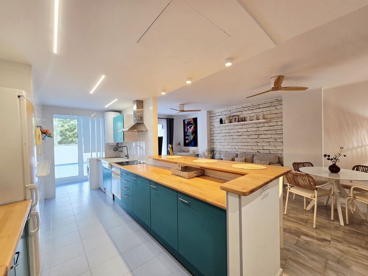 2 soveværelse Lejlighed til salg i Nueva Andalucia med swimmingpool garage - € 390.000 (Ref: 9509459)