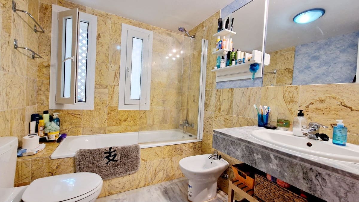 2 soveværelse Lejlighed til salg i Nueva Andalucia med swimmingpool garage - € 390.000 (Ref: 9509459)