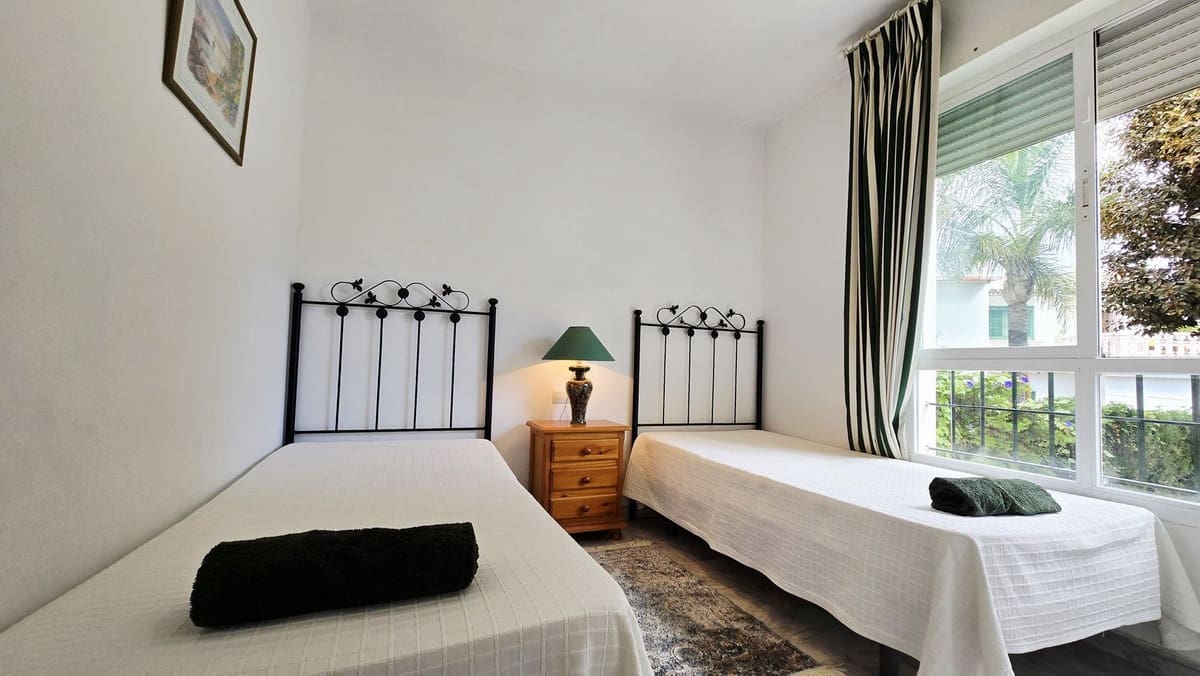 2 soverom Leilighet til salgs i Nueva Andalucia med svømmebasseng garasje - € 375 000 (Ref: 9509463)