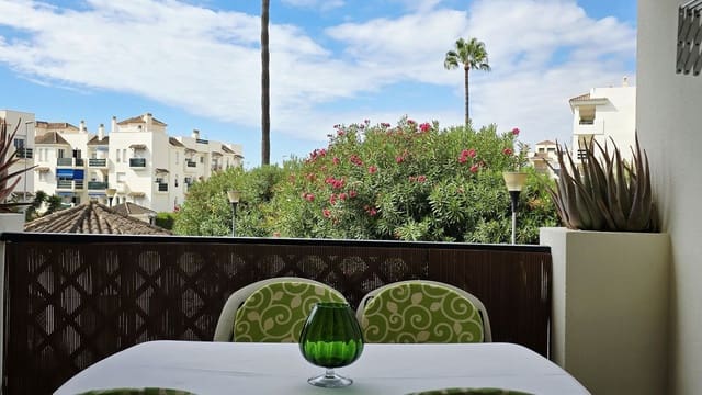 2 chambre Appartement à vendre à Nueva Andalucia, Marbella avec piscine garage - 375 000 € (Ref: 9509463)