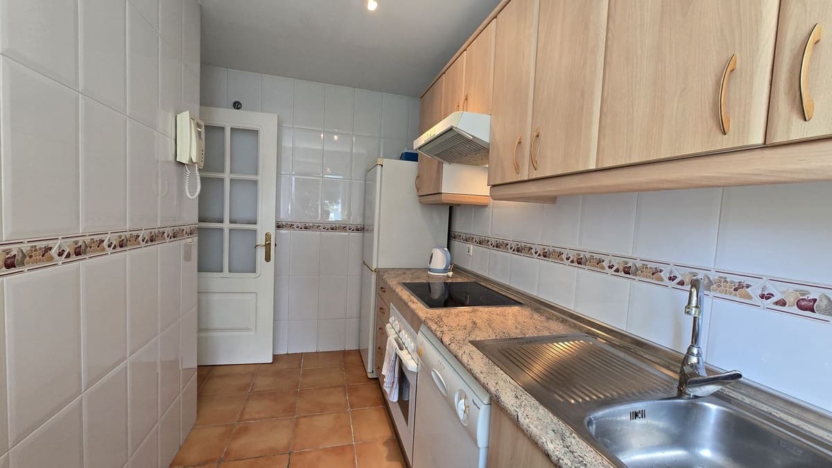 2 slaapkamer Appartement te koop in Nueva Andalucia met zwembad garage - € 375.000 (Ref: 9509463)