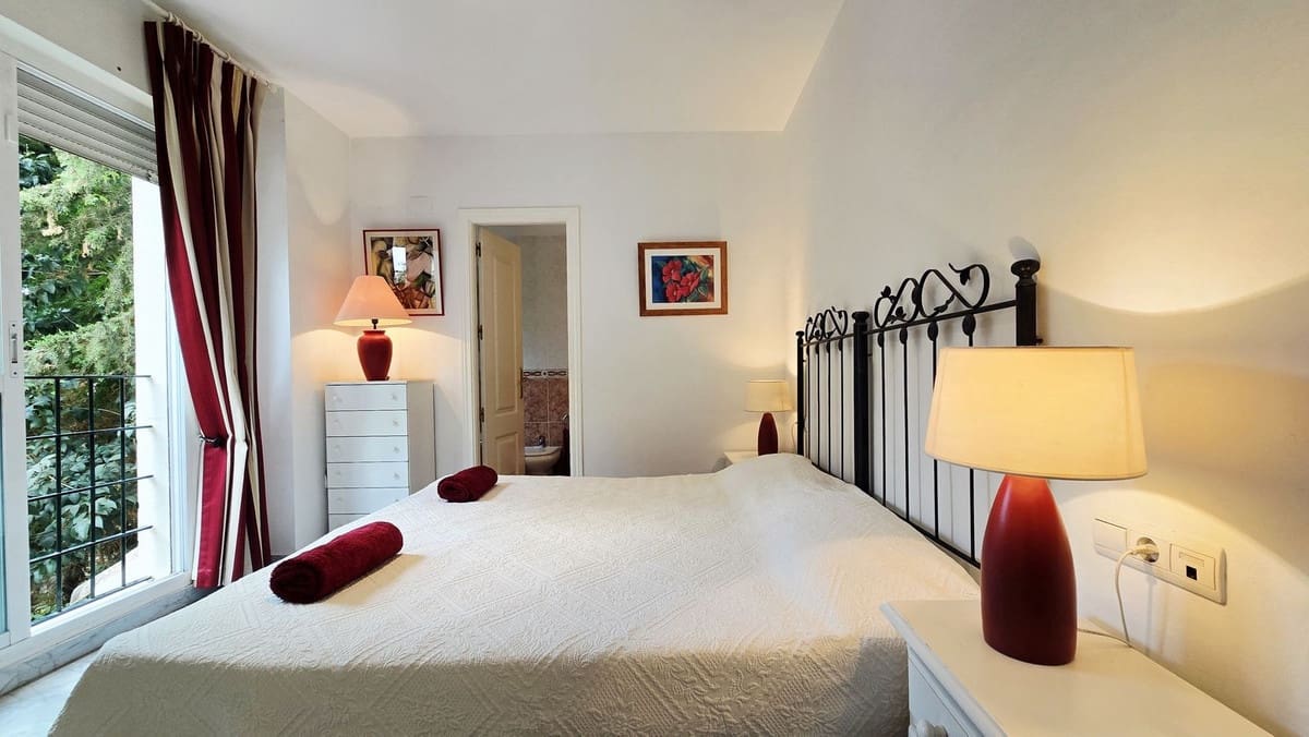 2 slaapkamer Appartement te koop in Nueva Andalucia met zwembad garage - € 375.000 (Ref: 9509463)