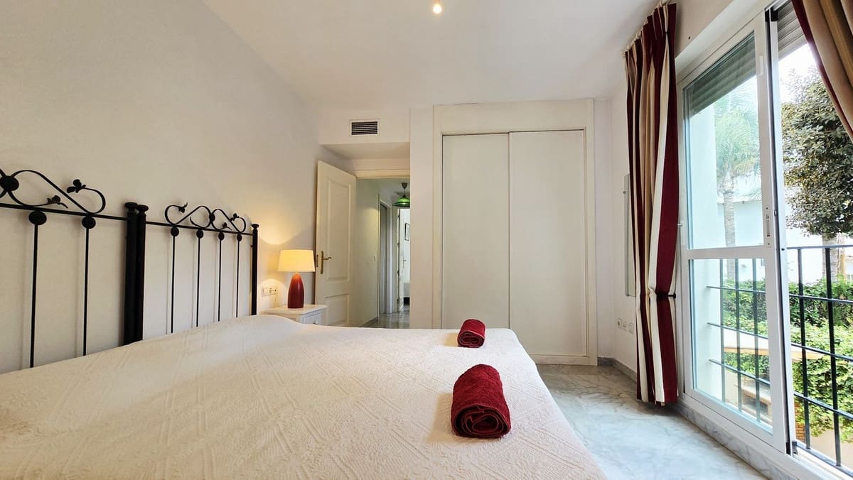 2 slaapkamer Appartement te koop in Nueva Andalucia met zwembad garage - € 375.000 (Ref: 9509463)