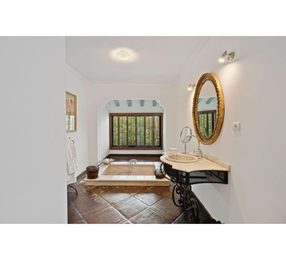 5 slaapkamer Villa te koop in Nueva Andalucia met zwembad garage - € 2.495.000 (Ref: 9509466)