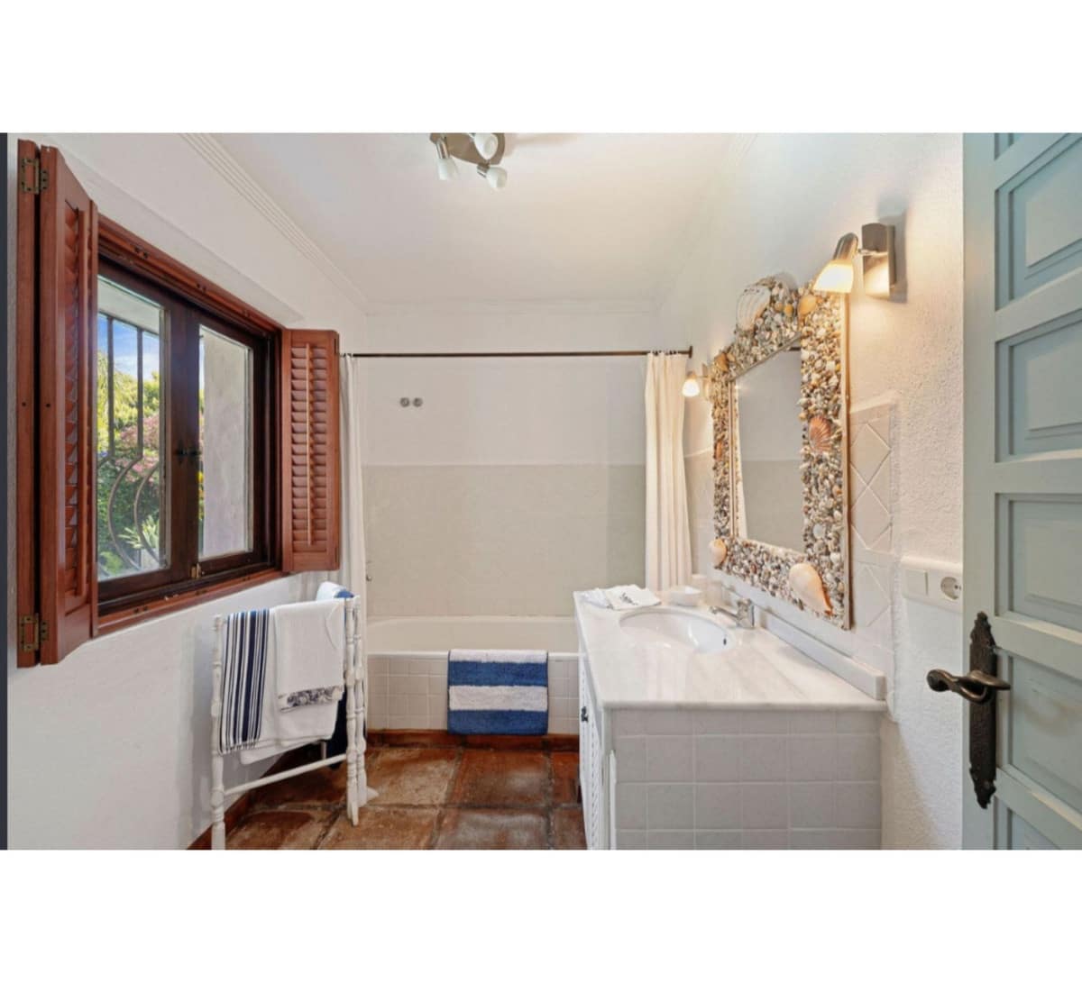 5 slaapkamer Villa te koop in Nueva Andalucia met zwembad garage - € 2.495.000 (Ref: 9509466)