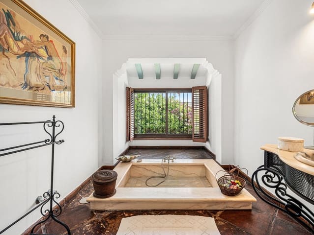 5 Zimmer Villa zu verkaufen in Nueva Andalucia, Marbella mit Pool Garage - 2.495.000 € (Ref: 9509466)