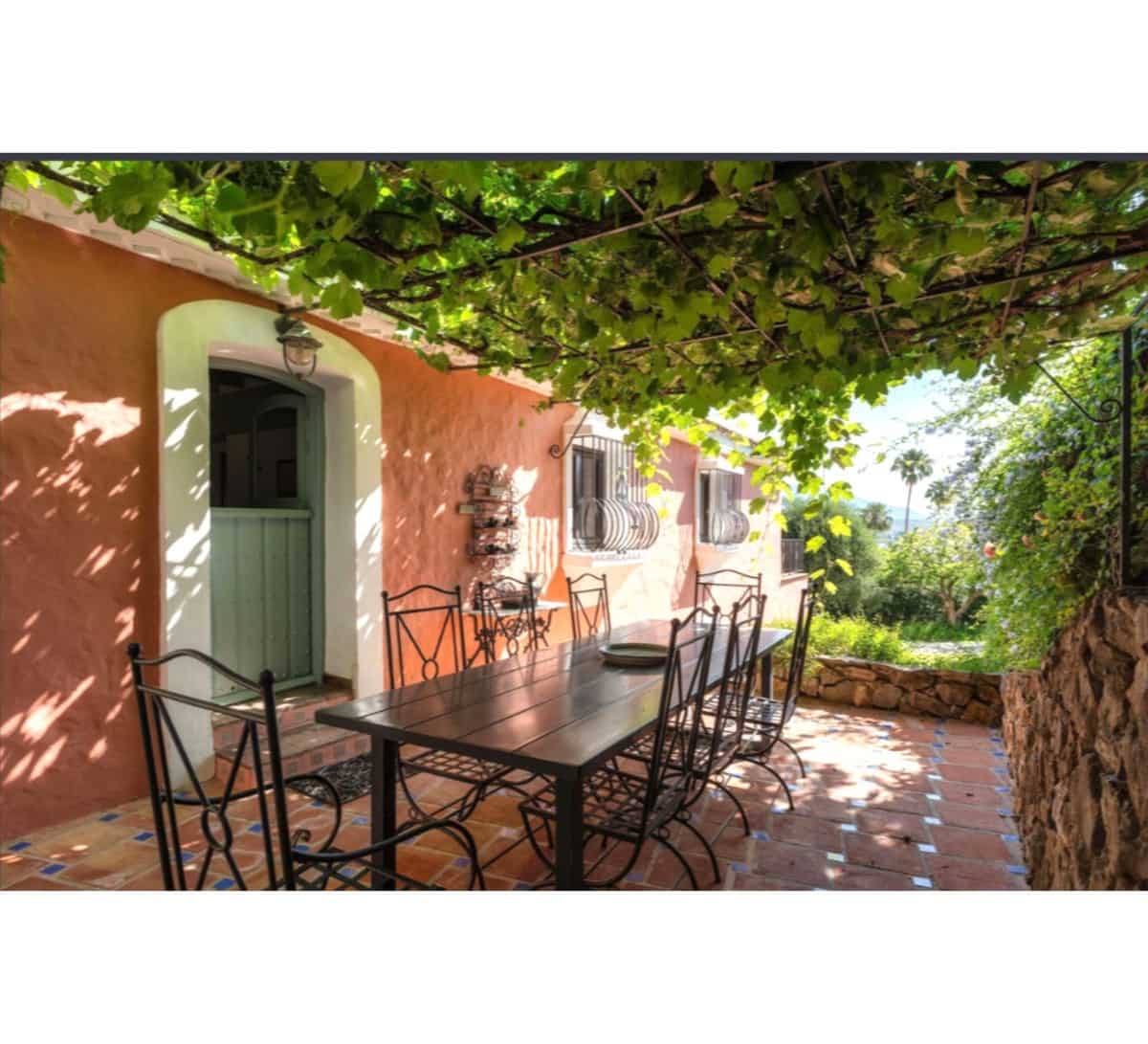 5 slaapkamer Villa te koop in Nueva Andalucia met zwembad garage - € 2.495.000 (Ref: 9509466)