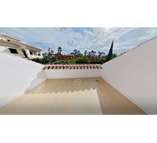 1 bedroom Penthouse for sale in New Golden Mile, Estepona with pool garage - € 269,999 (Ref: 9509467)