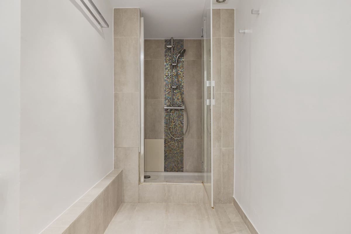 Casa de 5 habitaciones en Benahavís en venta con piscina - 995.000 € (Ref: 9509470)