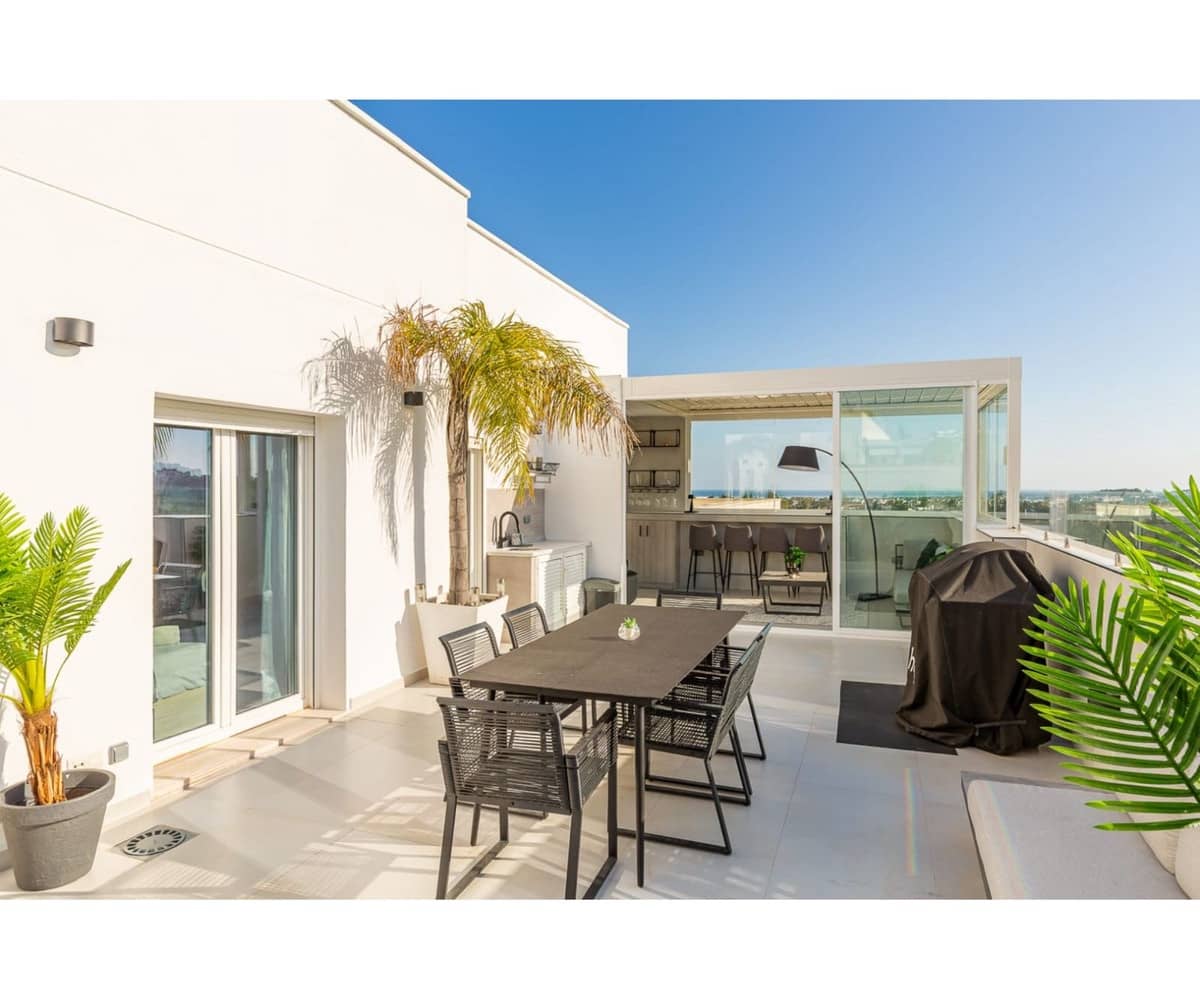 3 soverom Penthouse til salgs i Nueva Andalucia med svømmebasseng garasje - € 777 000 (Ref: 9509472)
