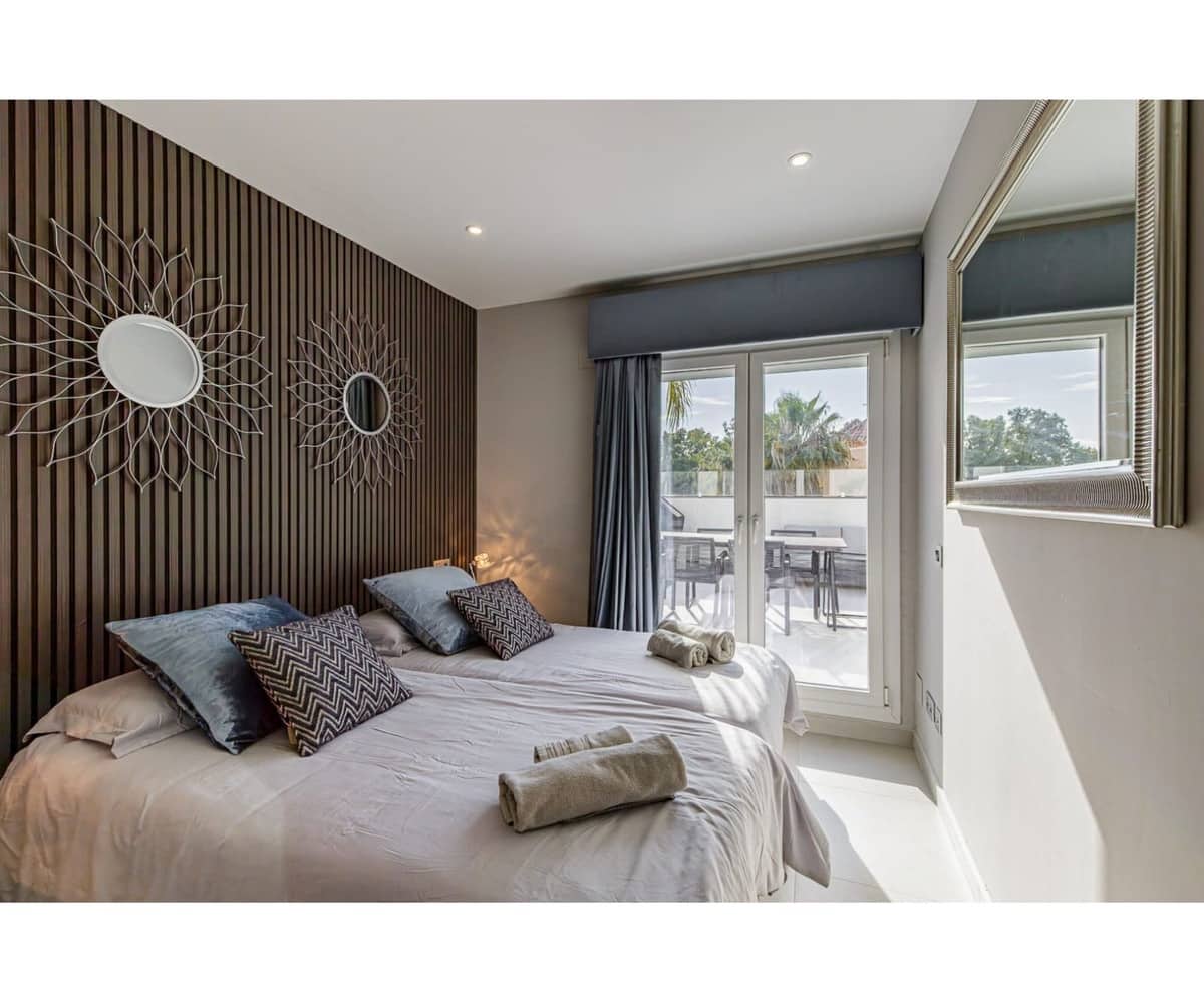 3 quarto Penthouse para venda em Nueva Andalucia com piscina garagem - 730 000 € (Ref: 9509472)