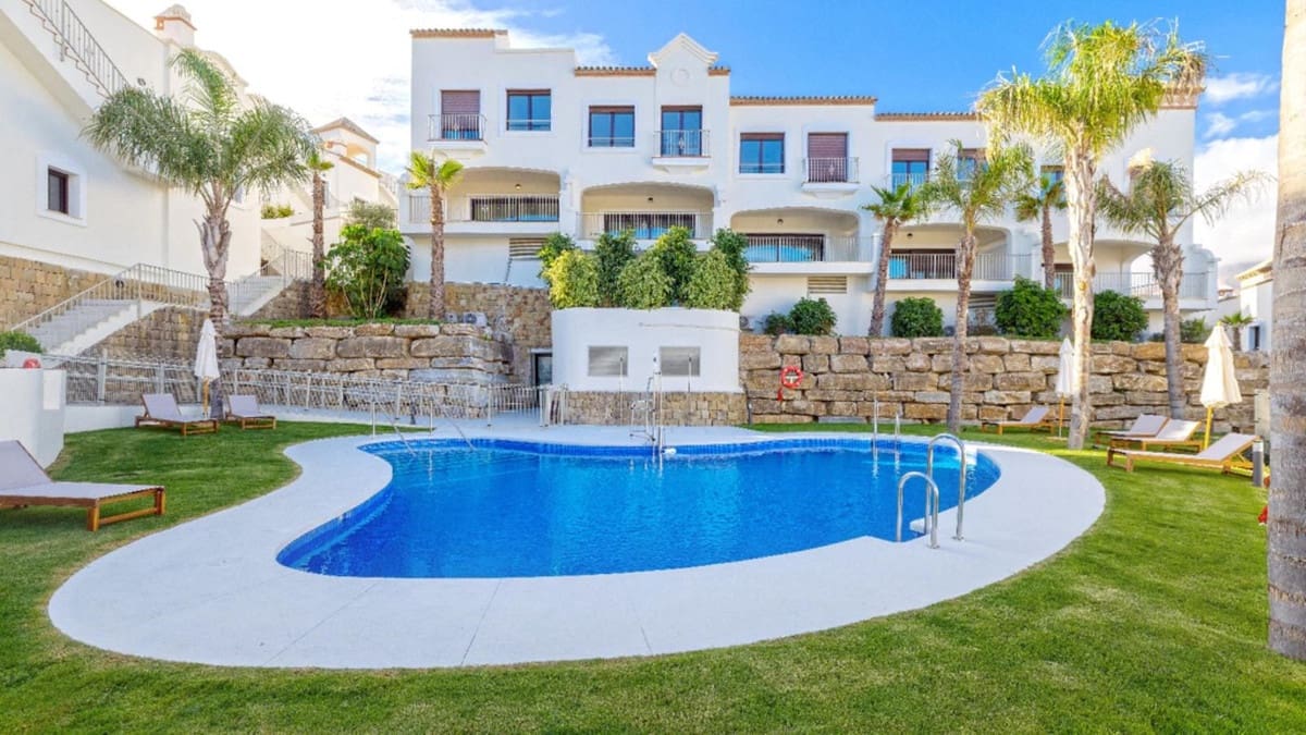 3 bedroom Townhouse for sale in Estepona with pool garage - € 470,250 (Ref: 9509476)