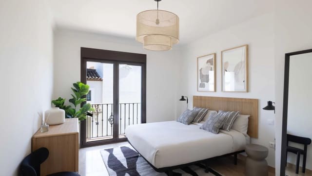 3 soveværelse Byhus til salg i Estepona med swimmingpool garage - € 470.250 (Ref: 9509476)