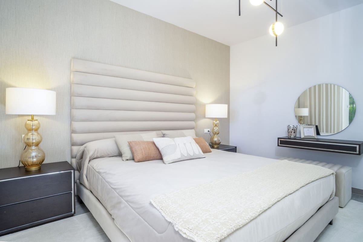 3 soveværelse Lejlighed til salg i Nueva Andalucia med swimmingpool - € 1.090.000 (Ref: 9509478)