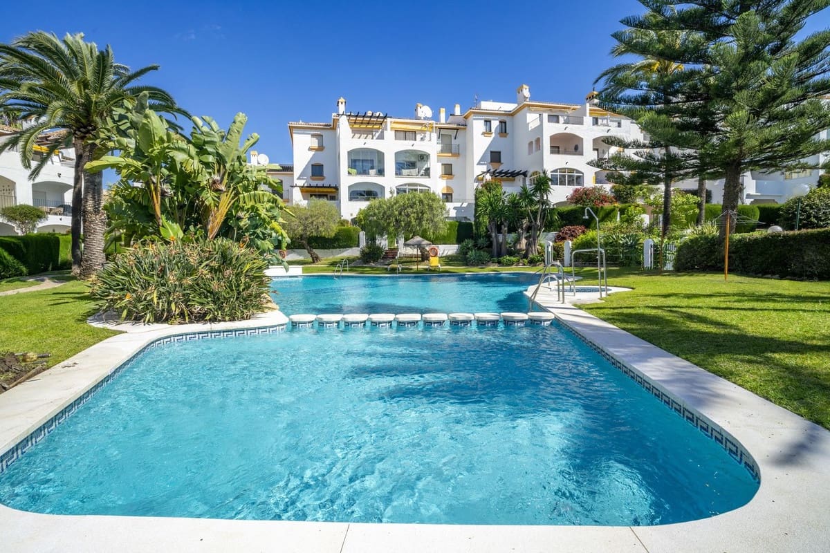 3 soveværelse Lejlighed til salg i Nueva Andalucia med swimmingpool - € 1.090.000 (Ref: 9509478)