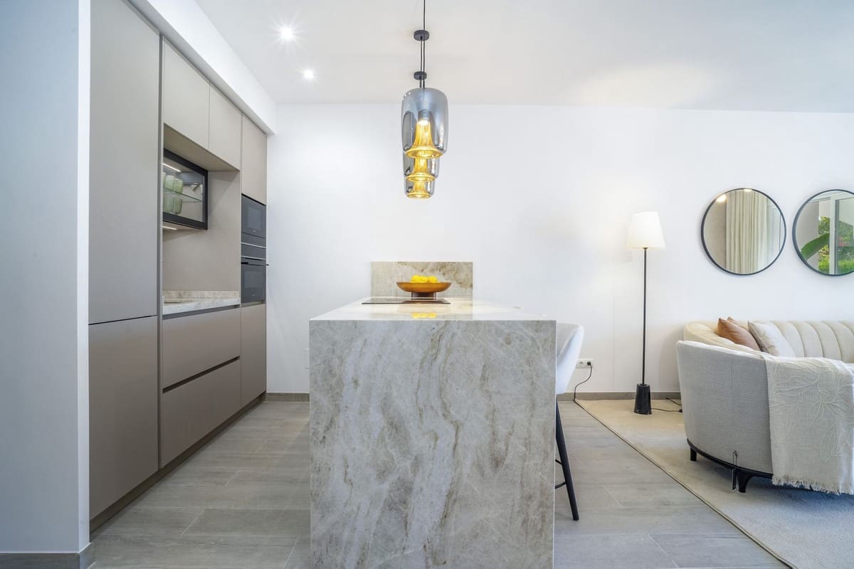 3 quarto Apartamento para venda em Nueva Andalucia com piscina - 1 090 000 € (Ref: 9509478)