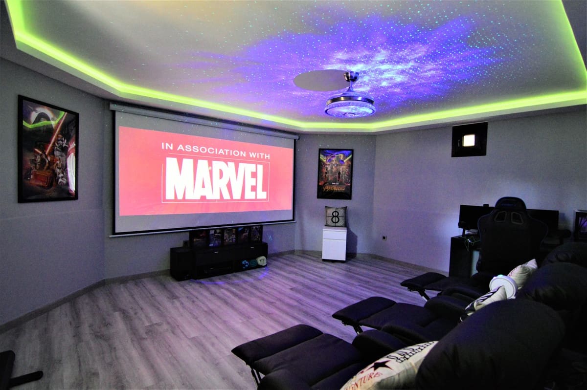 Chalet de 4 habitaciones en Estepona en venta con piscina garaje - 980.000 € (Ref: 9509479)