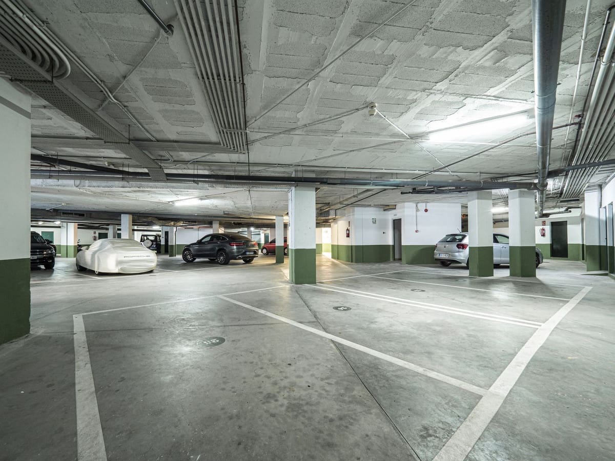 2 quarto Apartamento para venda em Puerto Banus com piscina garagem - 1 575 000 € (Ref: 9509481)