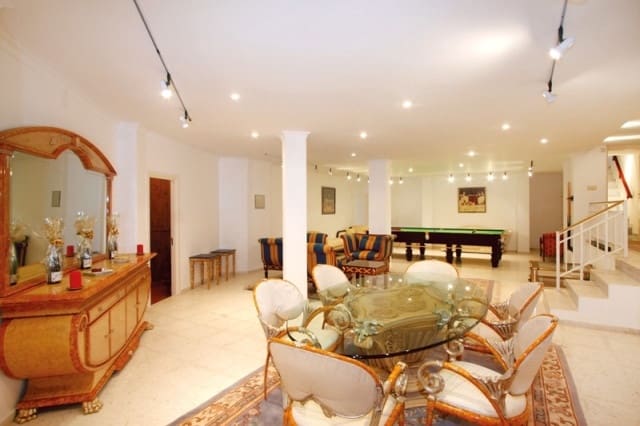 6 soveværelse Villa til salg i Estepona med swimmingpool garage - € 2.750.000 (Ref: 9509482)