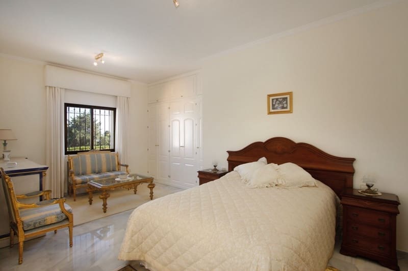 6 soveværelse Villa til salg i Estepona med swimmingpool garage - € 2.750.000 (Ref: 9509482)