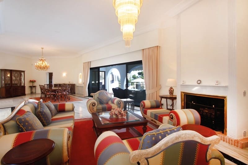 6 bedroom Villa for sale in Estepona with pool garage - € 2,750,000 (Ref: 9509482)