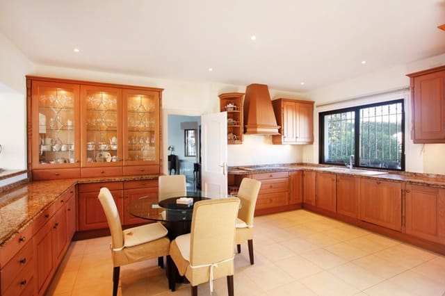 6 sypialnia Willa na sprzedaż w Estepona z basenem garażem - 2 750 000 € (Ref: 9509482)