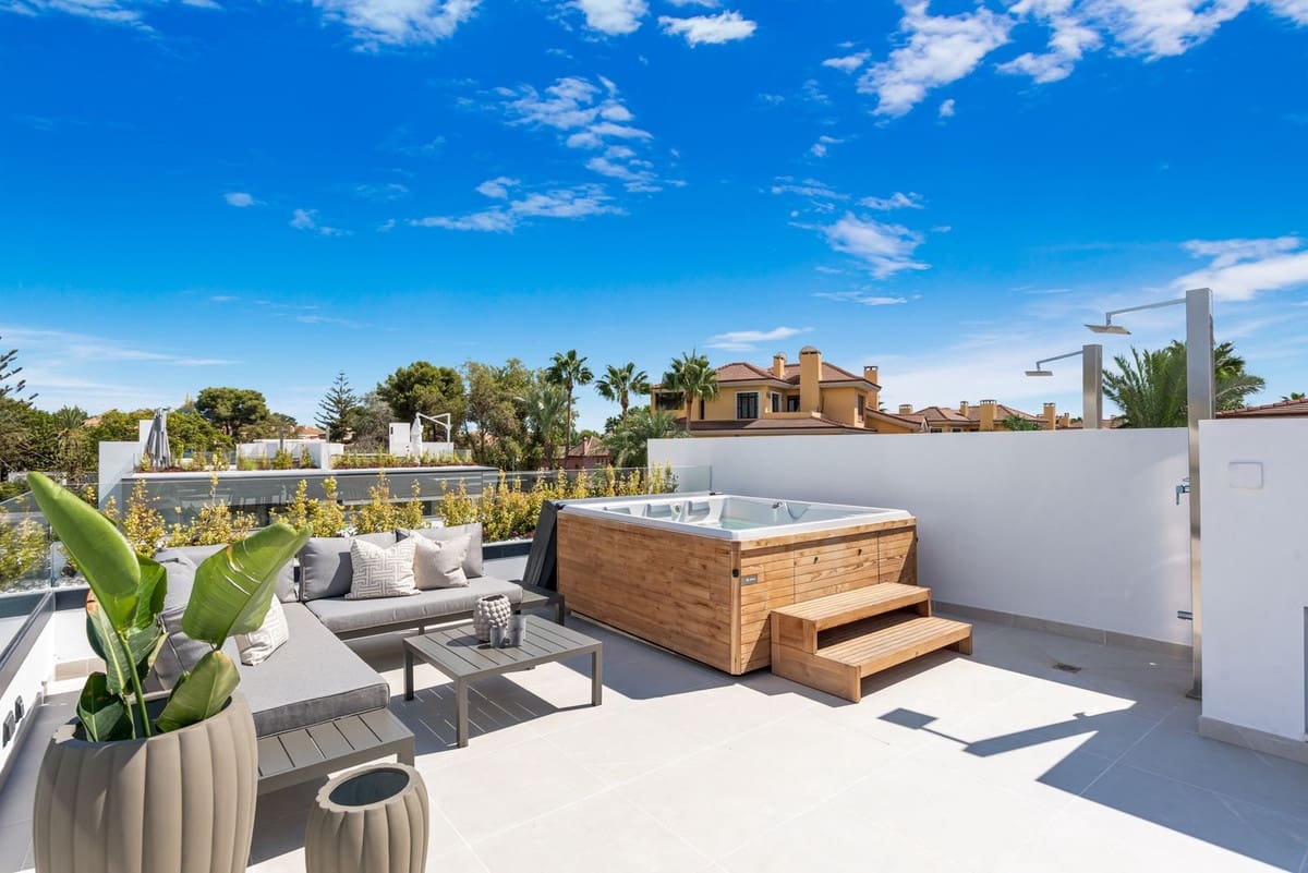5 bedroom Townhouse for sale in Puerto Banus with pool - € 2,395,000 (Ref: 9509485)