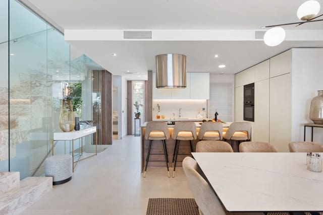 5 sovrum Hus till salu i Puerto Banus, Marbella med pool - 2 585 000 € (Ref: 9509485)