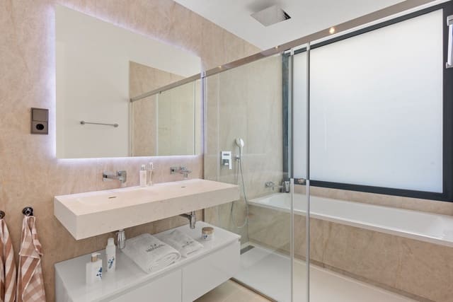 5 soveværelse Byhus til salg i Puerto Banus, Marbella med swimmingpool - € 2.585.000 (Ref: 9509485)