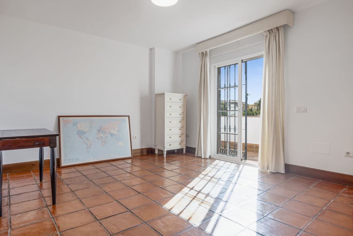 4 quarto Casa em Banda para venda em San Pedro de Alcantara com piscina garagem - 949 000 € (Ref: 9509487)