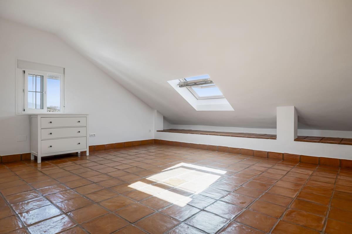 4 quarto Casa em Banda para venda em San Pedro de Alcantara com piscina garagem - 949 000 € (Ref: 9509487)