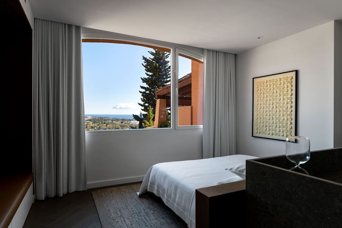 4 bedroom Apartment for sale in Nueva Andalucia with pool garage - € 3,495,000 (Ref: 9509492)