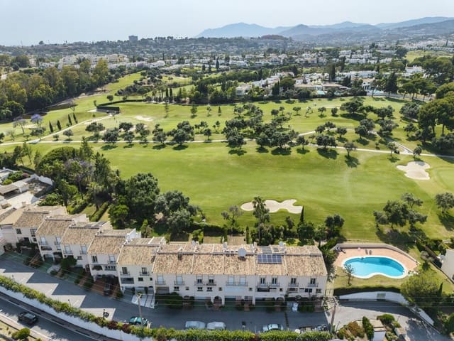 Casa de 4 habitaciones en Nueva Andalucia, Marbella en venta con piscina garaje - 1.850.000 € (Ref: 9509493)