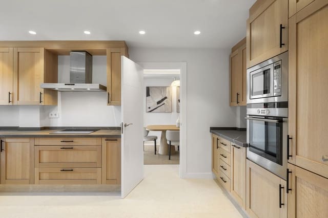 4 soveværelse Byhus til salg i Nueva Andalucia, Marbella med swimmingpool garage - € 1.850.000 (Ref: 9509493)