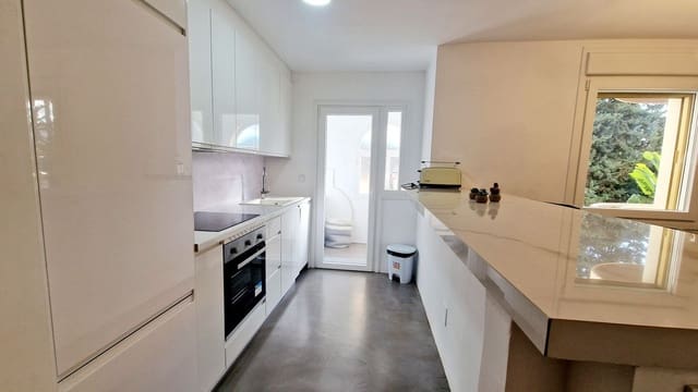 2 soverom Leilighet til salgs i Nueva Andalucia, Marbella med svømmebasseng garasje - € 525 000 (Ref: 9509494)