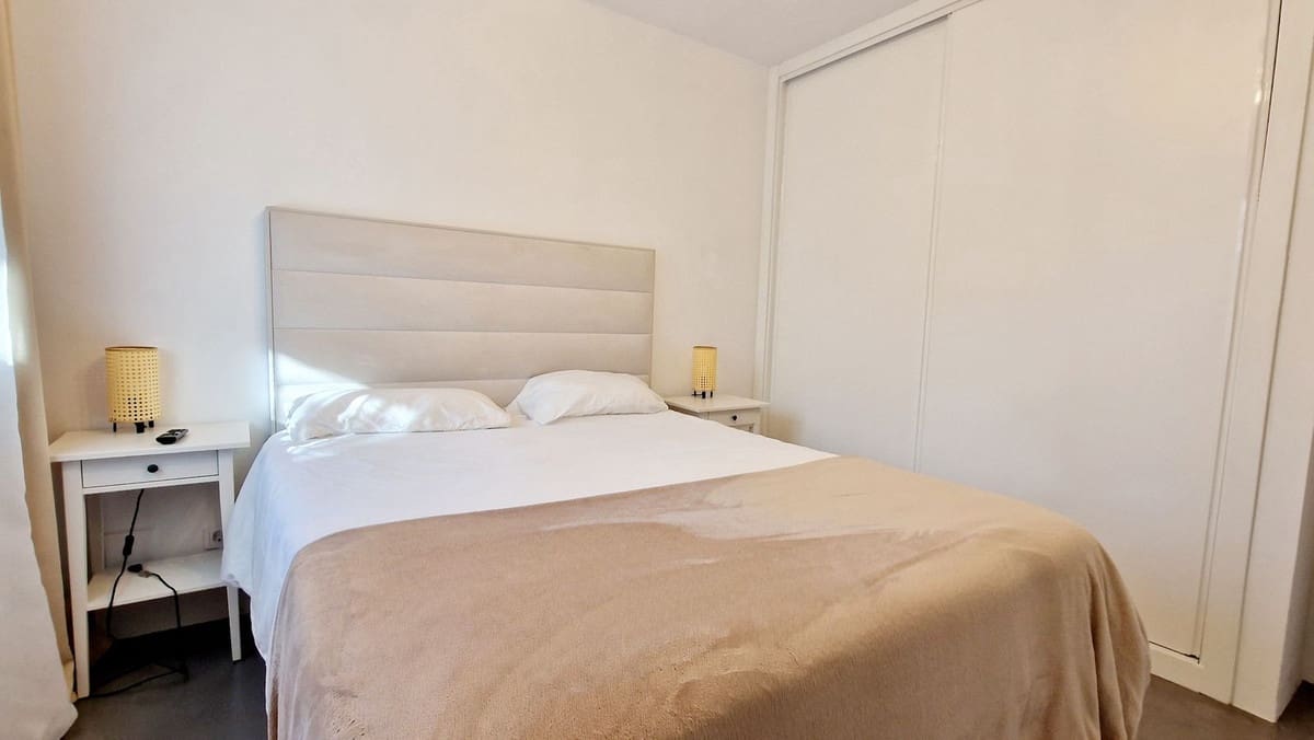 2 soverom Leilighet til salgs i Nueva Andalucia med svømmebasseng garasje - € 525 000 (Ref: 9509494)