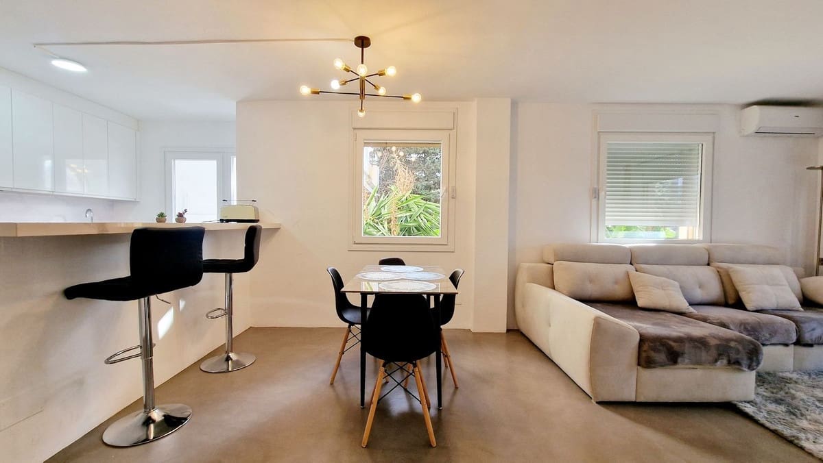 2 soverom Leilighet til salgs i Nueva Andalucia med svømmebasseng garasje - € 525 000 (Ref: 9509494)