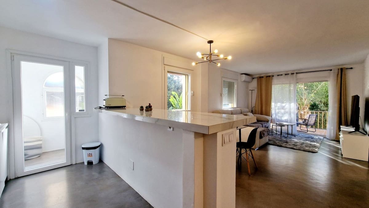 2 bedroom Apartment for sale in Nueva Andalucia with pool garage - € 525,000 (Ref: 9509494)