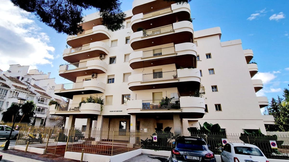 2 bedroom Apartment for sale in Nueva Andalucia with pool garage - € 525,000 (Ref: 9509494)