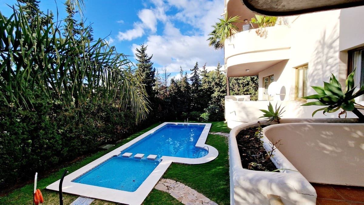 2 bedroom Apartment for sale in Nueva Andalucia with pool garage - € 525,000 (Ref: 9509494)