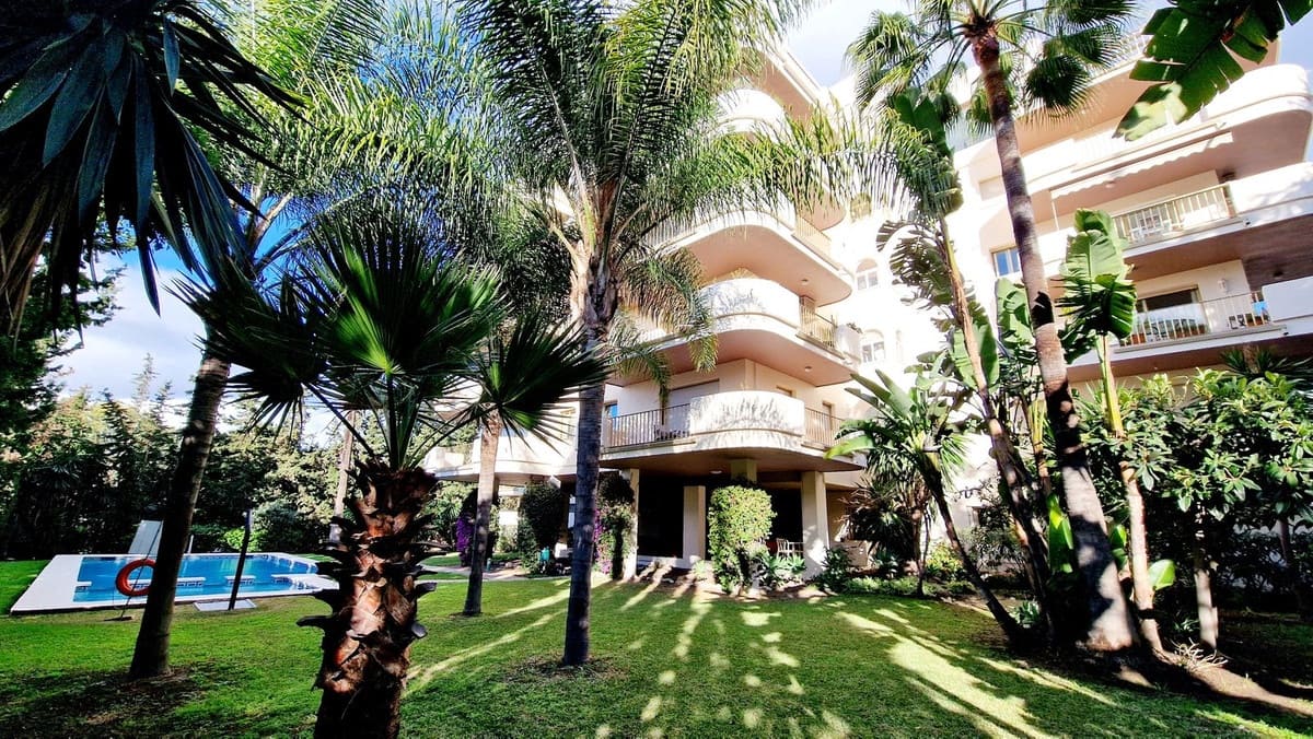 2 bedroom Apartment for sale in Nueva Andalucia with pool garage - € 525,000 (Ref: 9509494)