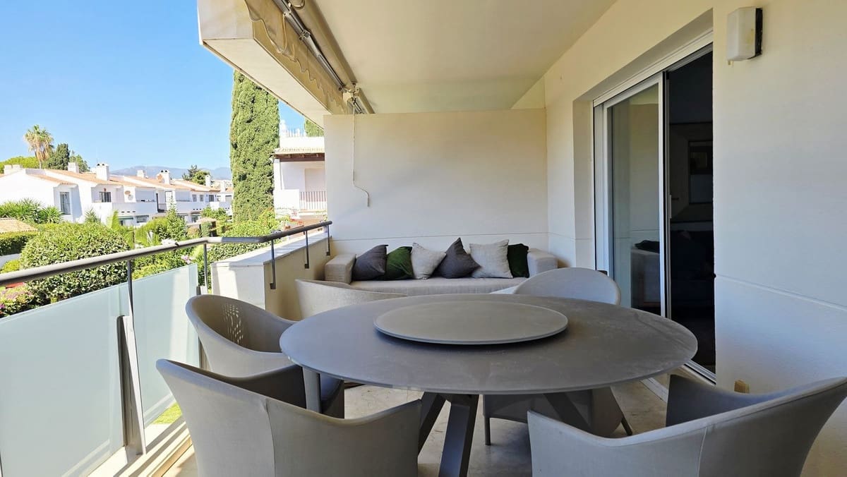 2 sypialnia Apartament do wynajęcia w San Pedro de Alcantara z basenem garażem - 2 300 € (Ref: 9509497)