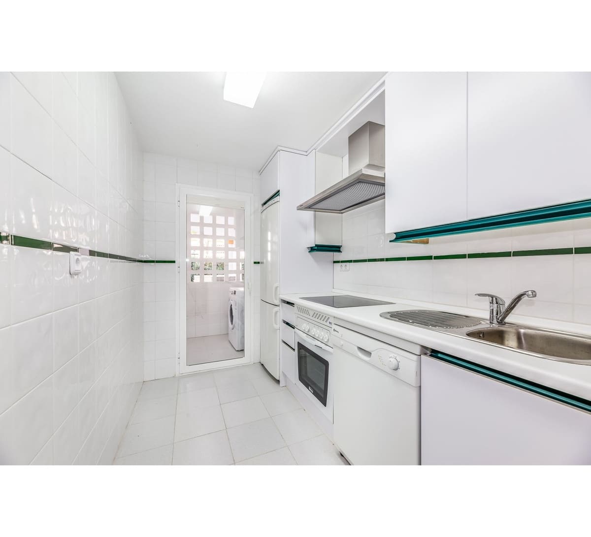 2 chambre Appartement à vendre à Nueva Andalucia avec piscine garage - 480 000 € (Ref: 9509498)