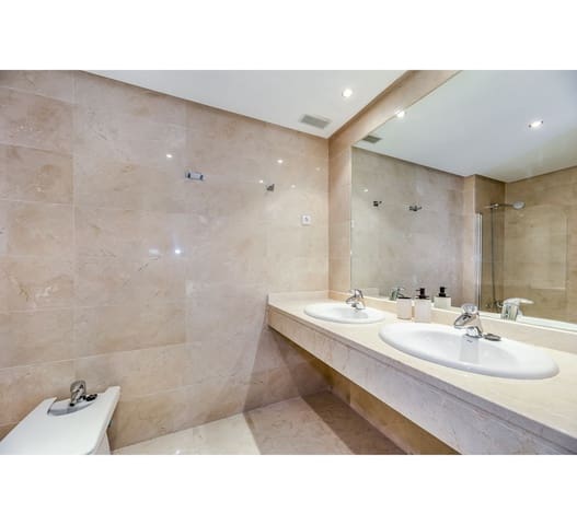 2 chambre Appartement à vendre à Nueva Andalucia, Marbella avec piscine garage - 480 000 € (Ref: 9509498)